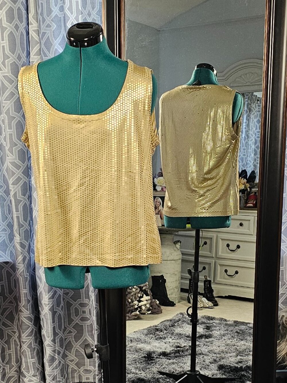 St. John Exclusively for Nordstrom Gold Sequined 100% Silk Tank Shell – Size L